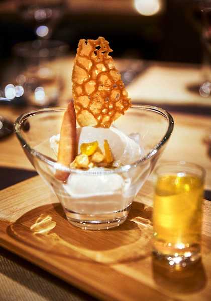 Das kunstvoll verzierte Sauerrahmsorbet.