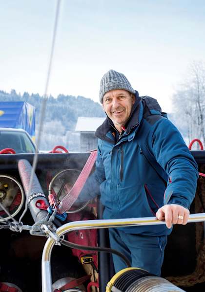 Bild des Piloten Klaus bei den Vorbereitungen