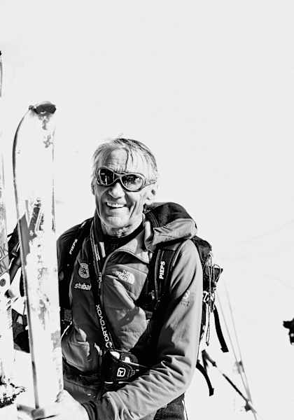 Horst Frankhauser mit Skiern.