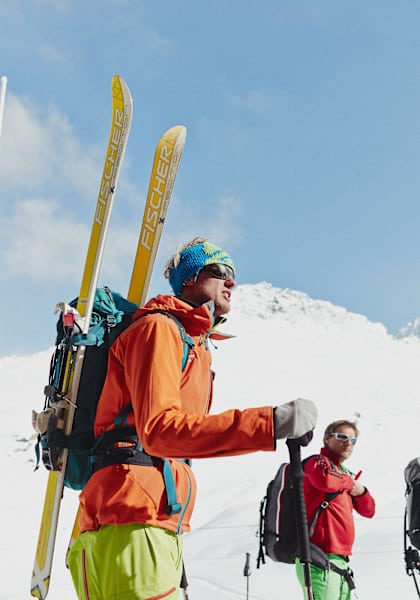 Skifahrer in der Sonne.