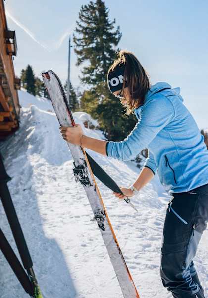 Die Tourenski werden abgefellt.