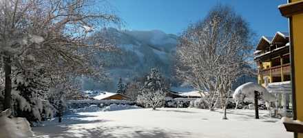 Alpenhof Brixen Garten Winter