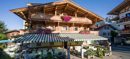 Appartement-Fuchs-Aussen-Haus-Sommer_2