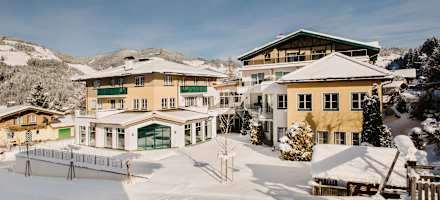 Aussenansicht Hotel Alpina Winter