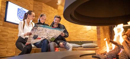 Beratung an der Feuerstelle