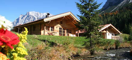 Chalet Resort LaPosch Außenansicht Sommer