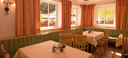 Gasthaus-Landhotel-Traunstein-Frühstücksraum