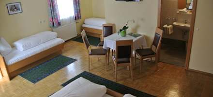 Gasthof-zum-Stollhofer-Vierbettzimmer