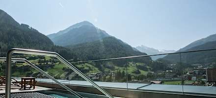 Hotel Bergland Aussenwhirlpool am Dach ©schatzl.at