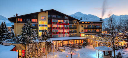 Hotel Latini Aussenansicht Winter