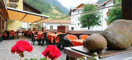 Hotel-Neue-Post-Gastgarten