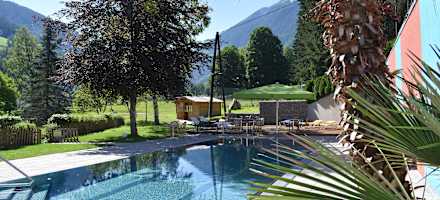 Hotel Vitaler Landauerhof Pool und Garten