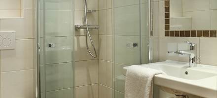 Lanhotel-Dolomitenhof-Badezimmer-Komfort