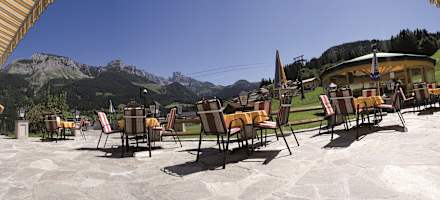 Landhotel-Dolomitenhof-Terrasse