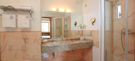 Hotel Maiensee Deluxe Badezimmer
