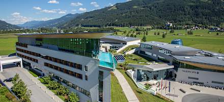 TAUERN SPA Aussenansicht Sommer