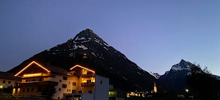 Hotel-Garni Versail Aussen Nacht