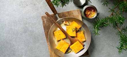 Polentaschnitten mit Ragu