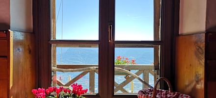 Sonnige Aussicht von der Überetscher Hütte