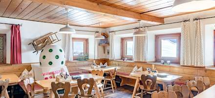 Die Stube der Hütte für gesellige Hüttenabende