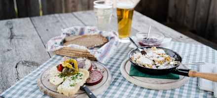 Nicht nur wegen der Lage, sondern auch des Essens sollte man die Grazer Hütte besuchen.