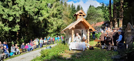 Kapelle und Bergmesse unweit der Hütte
