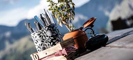 Stilvoll auch auf der Terrasse der Kloster Alm