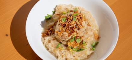 Speckknödel mit Kraut auf der Totalphütte