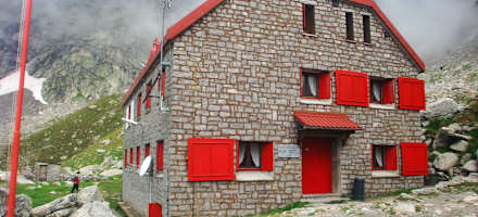 Eingang des Rifugio Allievi e Bonacossa