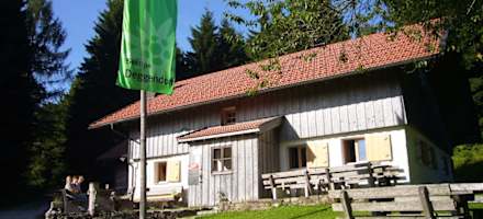 Nur ein paar hundert Meter von Deggendorf entfernt befindet sich auf der Rusel die Hochwaldhütte