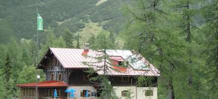 Das Hallerangerhaus befindet sich im ruhigen Hallerangertal im Karwendel.
