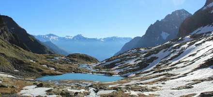 Umgeben ist die Hütte von drei malerischen Bergseen wie dem Gradensee