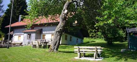 Idyllisch gelegen – die Hochwaldhütte