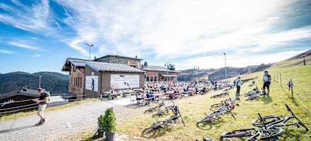 Im Sommer kehren zahlreiche Radler im Asitz Bräu ein.