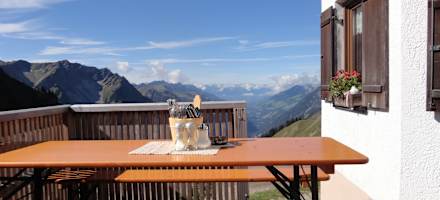 Wunderschöner Ausblick von der Terrasse der Biberacher Hütte