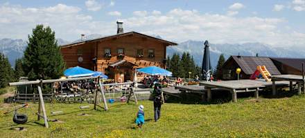 Die Birgitzer Alm im Sommer