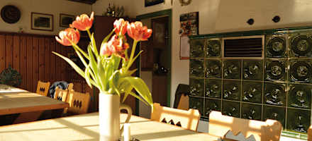 Der gemütliche Gastraum des Königshäuschens