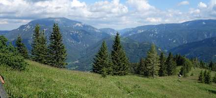 Die umliegende Landschaft lädt zum Wandern ein