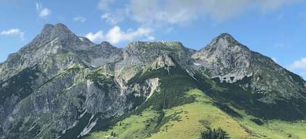 Blicke auf den Eisvogel und Tauernkogel von der Freilassinger Hütte