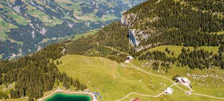 Berghaus Elsigenalp und der nahe gelegene Brandsee