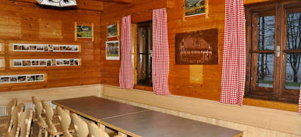 Der Aufenthaltsraum der Felix-Bacher-Hütte