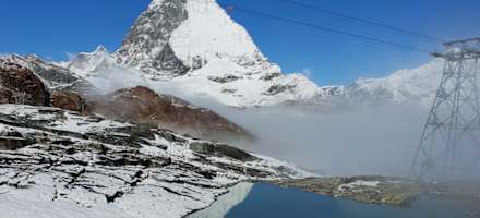 Auf dem Weg zur Hütte mit prächtigem Blick auf das Matterhorn.
