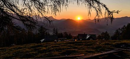 Die Gowilalm bei Sonnenuntergang