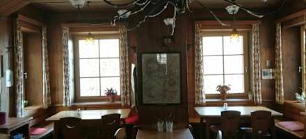 Die urgemütliche Stube in der Grasleitenhütte