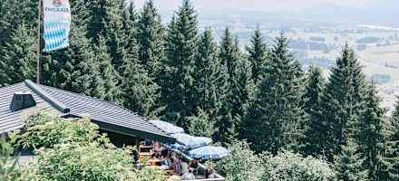 Blick über die Hündeleskopfhütte ins Tal