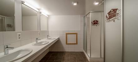 Die Waschräume im Hallerangerhaus