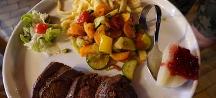 Gutes Essen und die komfortable Unterkunft werden geschätzt.