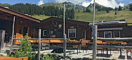 Die Terrasse der Hochwildalmhütte