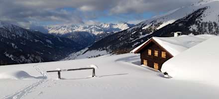 Poltenalm mit Blick ins Navistal