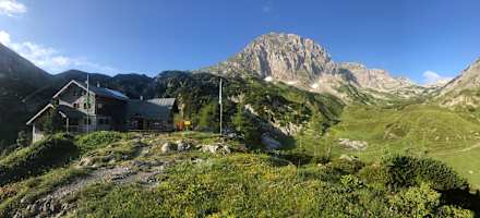 Der Zustieg zur Hütte dauert zwischen 4 und 5 Stunden